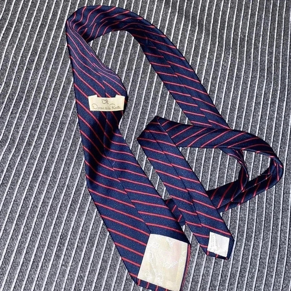 Vintage Oscar  de la Renta silk Tie EUC - Picture 4 of 7